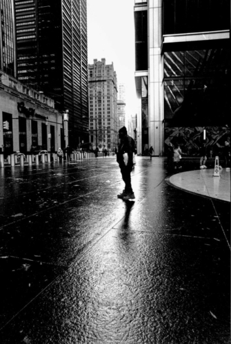 "Homme seul à New York" par Xavier Campiston (Argentique)
